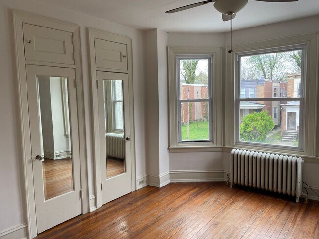 Building Photo - 5853 Ashland Ave