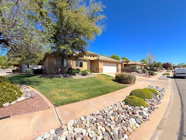 Foto del edificio - 3 bed, 2 bath home with 2 car garage