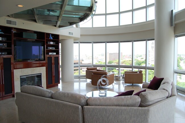 Living Room - 545 E Wells St