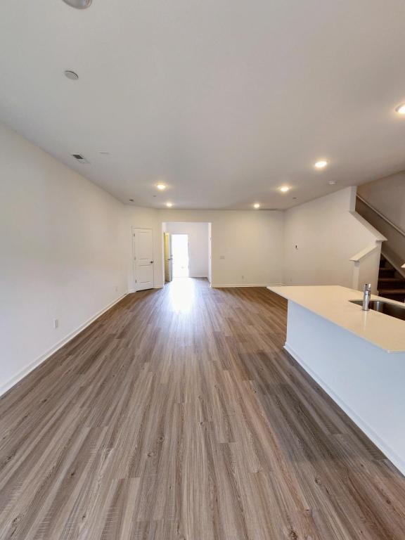 Foto del edificio - 7120 Mapleside Ln