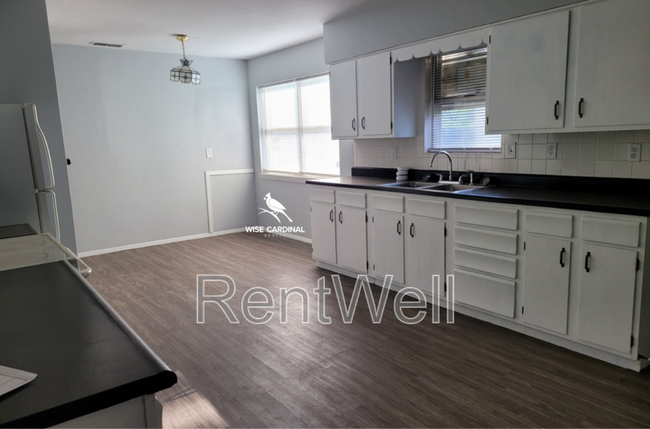 Building Photo - 1503 S School Ave