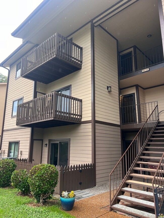 Building Photo - 135 Hicks Rd
