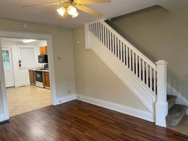 Foto del edificio - 2439 Penn St