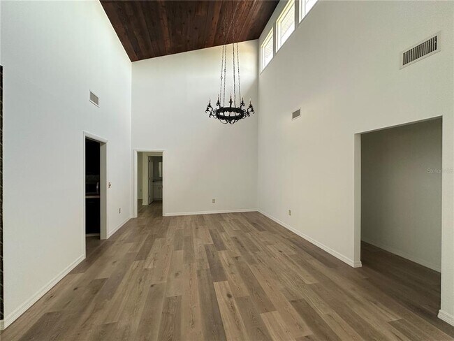 Foto del edificio - 733 Tropical Cir