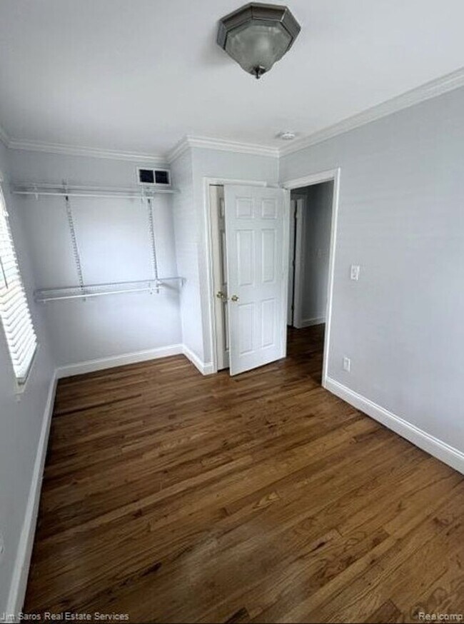 Foto del edificio - 1424 Chapin Ave