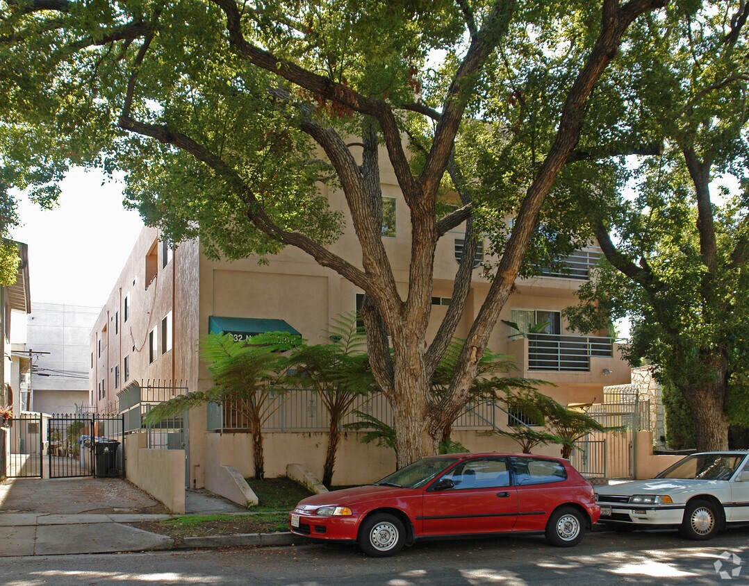 Primary Photo - 832 N Hayworth Ave