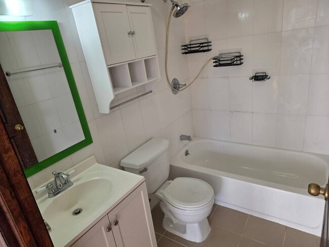 Foto del edificio - 40-14 194th St