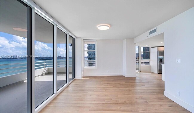 Building Photo - 555 NE 34th St