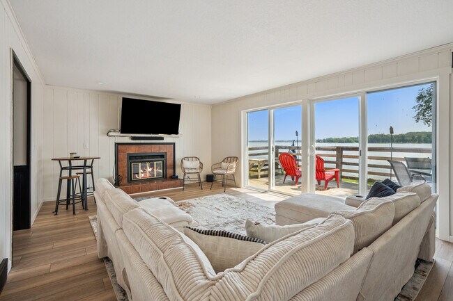 Foto del edificio - 403 River Dr