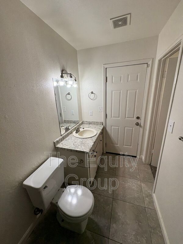 Building Photo - 1641 S Thomas St