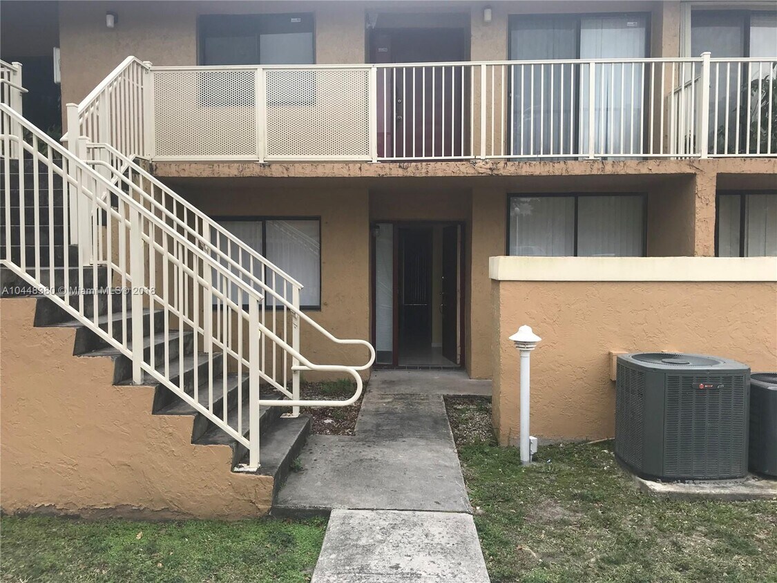 Foto del edificio - 610 NW 214th St