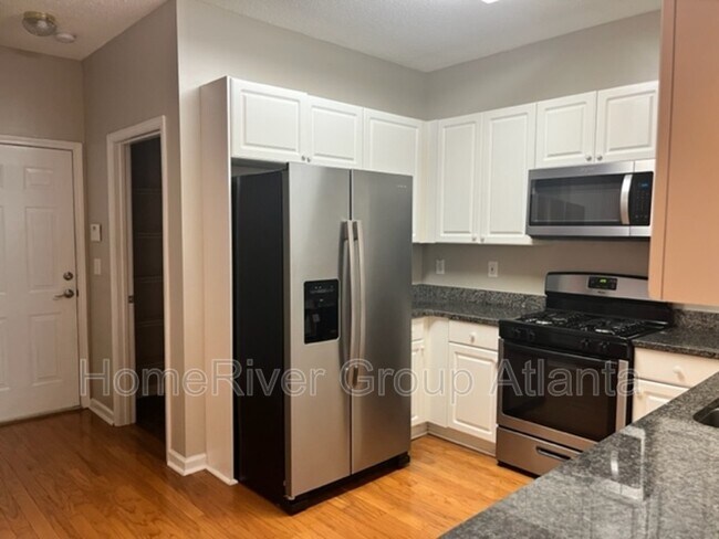 Foto del edificio - 2499 Lakebrooke Dr