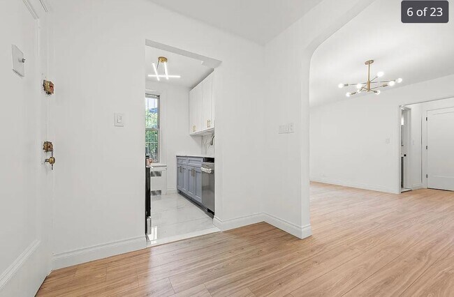 Foto del edificio - 124-16 84th Rd