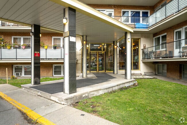 Photo du bâtiment - 4635 Clanranald