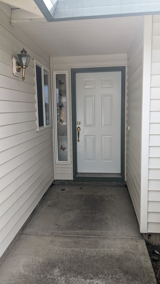 Entry - 17003 NE 20th St