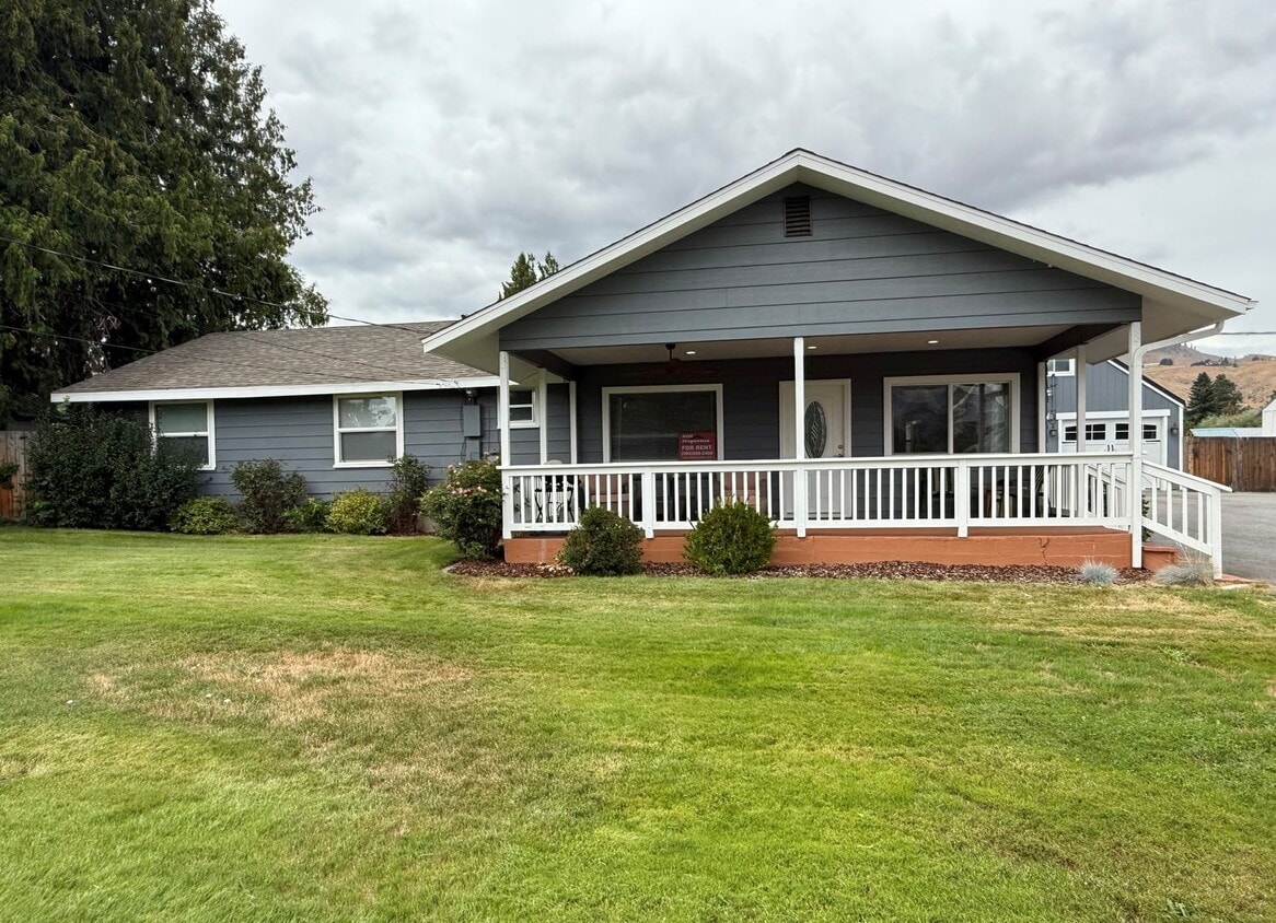 Primary Photo - Now renting 3 bedroom House