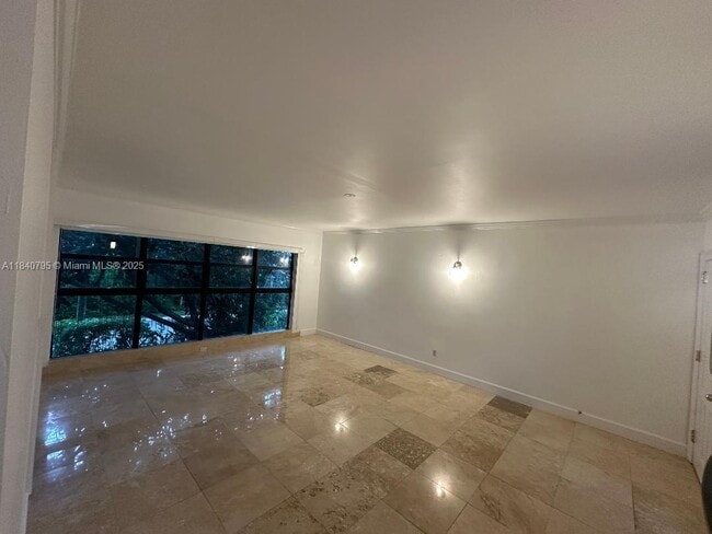 Building Photo - 32 Camden Dr