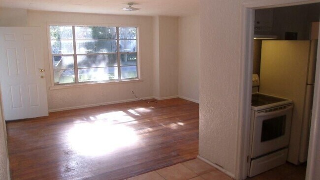 Building Photo - 3/1 Single family home for rent $950