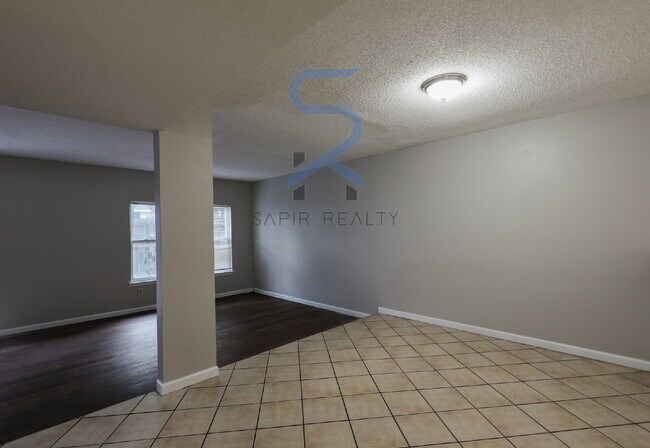 Foto del edificio - 2041 Oak Park Ln