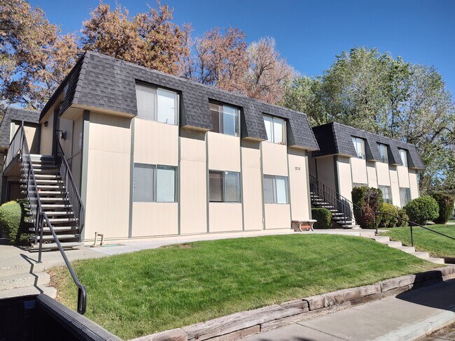 side view - 1205 Beech St