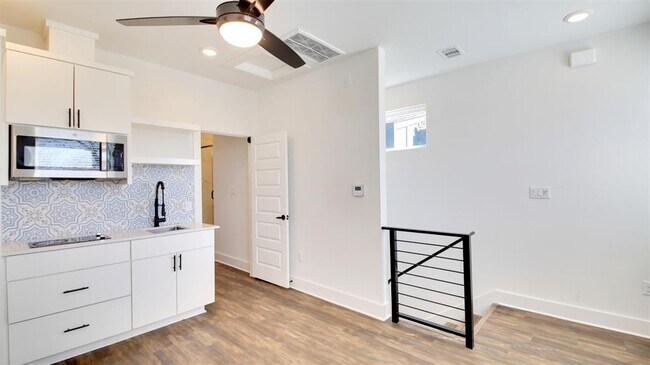 Foto del edificio - 7601 Carver Ave