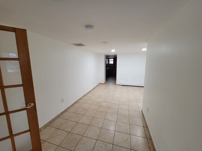 Foto del edificio - 85 Laidlaw Ave