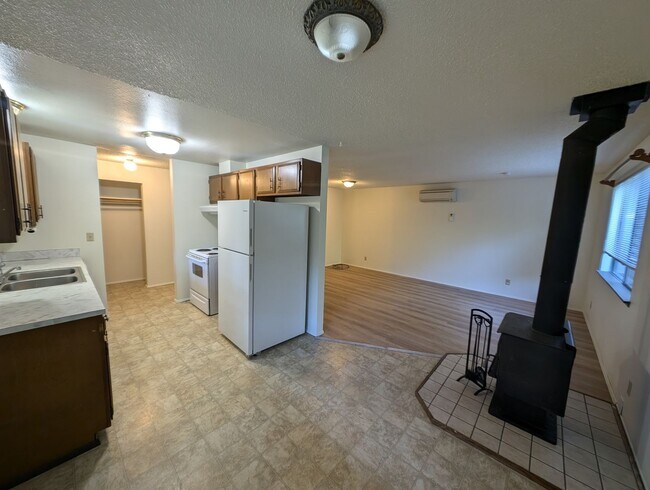 Foto del edificio - Two Bedroom for Rent in Brownsville! Large & Private Lot, Pets Allowed, Close to Bases & More!