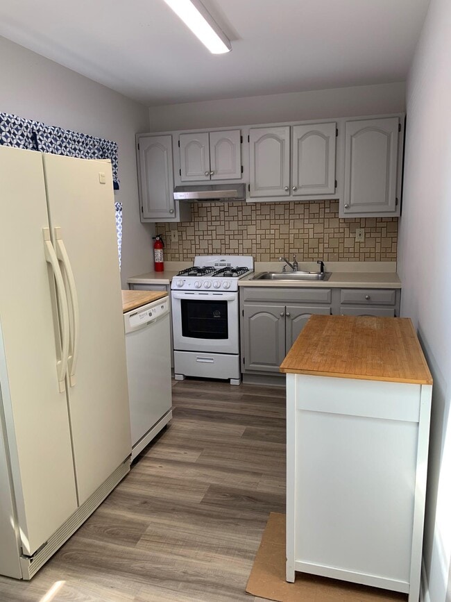 Foto del edificio - 280 N Middletown Rd