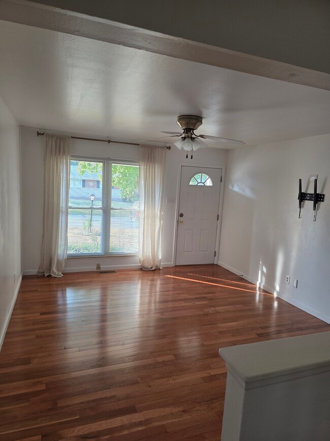 Foto del edificio - 3500 Glen Arbor Dr