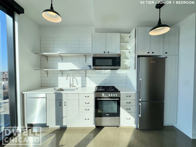 Foto del edificio - 1270 S Blue Island Ave