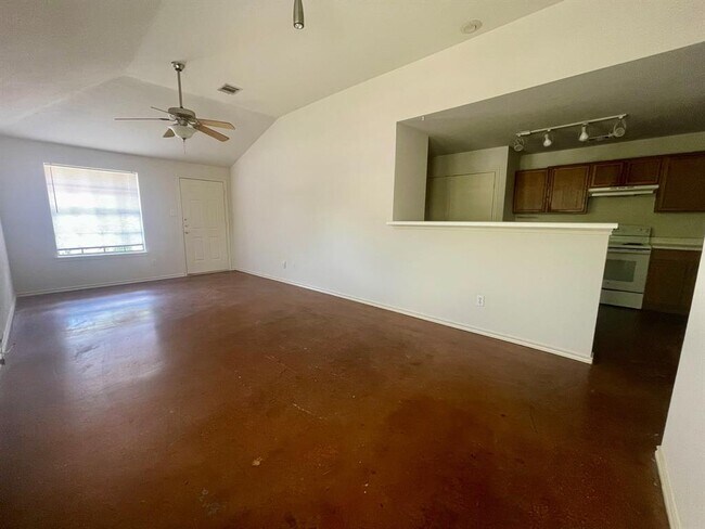 Building Photo - 1221 Armadillo Rd
