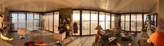 Foto del edificio - 1000 Venetian Way