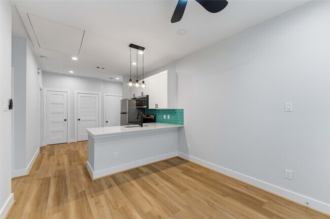 Building Photo - 5420 Elysian St