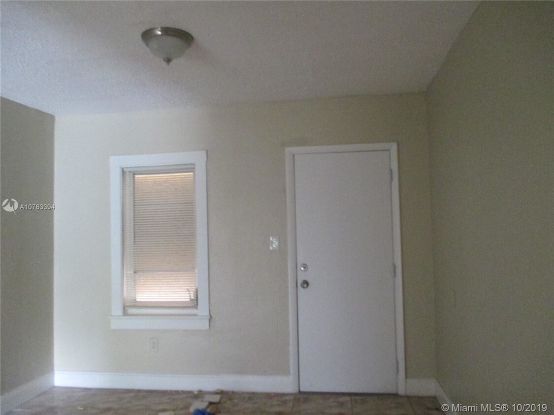 Foto del edificio - 1724 NW 75th St