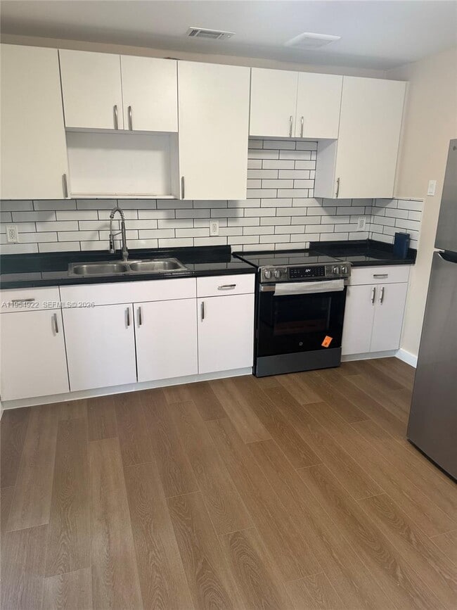 Foto del edificio - 3978 Nokomis Ave