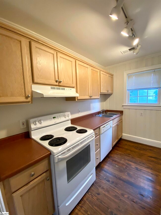 Building Photo - 5 Whitsett St