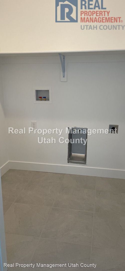 Building Photo - 4 br, 3 bath House - 504 S 1080 W