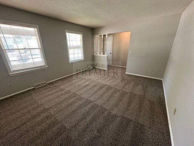 Foto del edificio - 4 bd/1.5 ba house Rent $1475 -11808 Smalle...