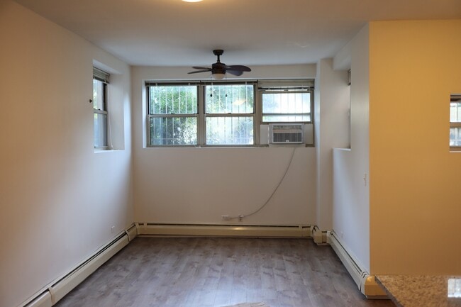 Building Photo - 5412 S Drexel Ave