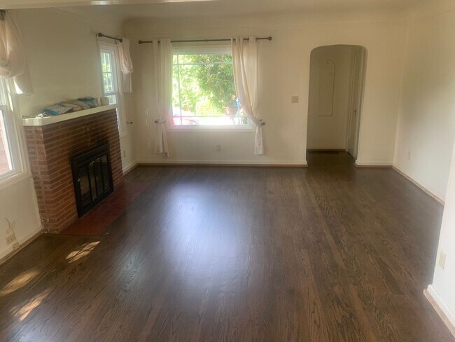 Foto del edificio - 4 br, 1 bath House - 1354 SW Spring Garden St