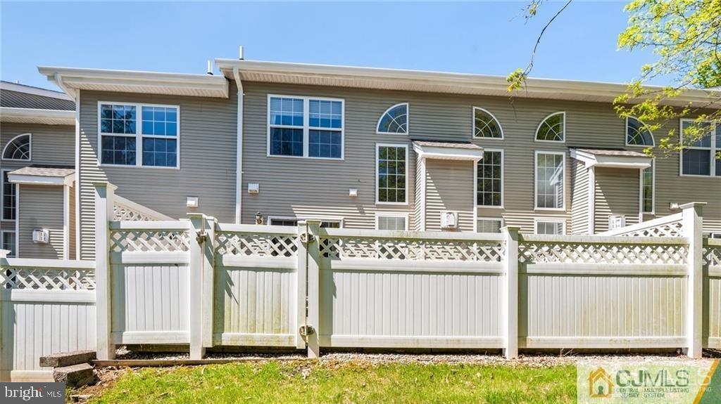 Primary Photo - 304 Canterbury Way