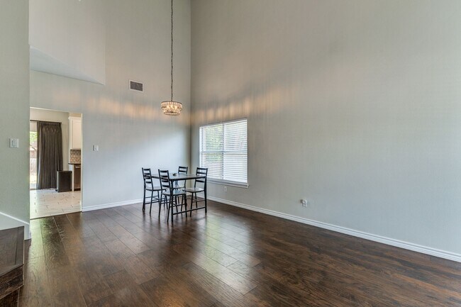 Foto del edificio - RENOVATED 3-BEDROOM HOME IN TEZEL OAKS, NO...