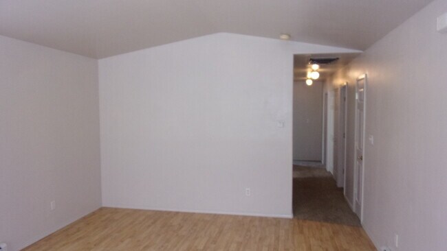Building Photo - 932 A St