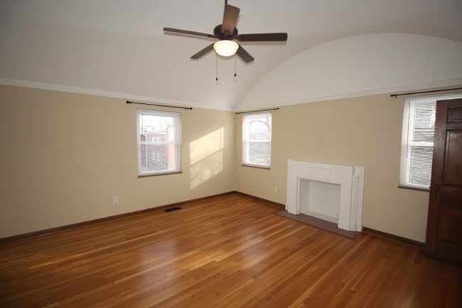 Building Photo - 1755 Wyandotte Rd