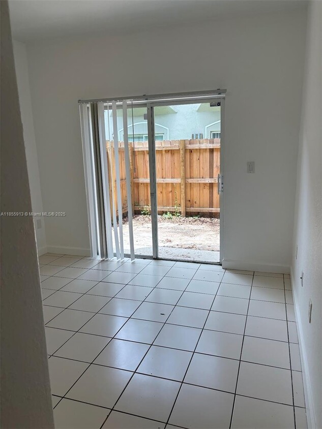 Foto principal - 1663 SE 27th Dr