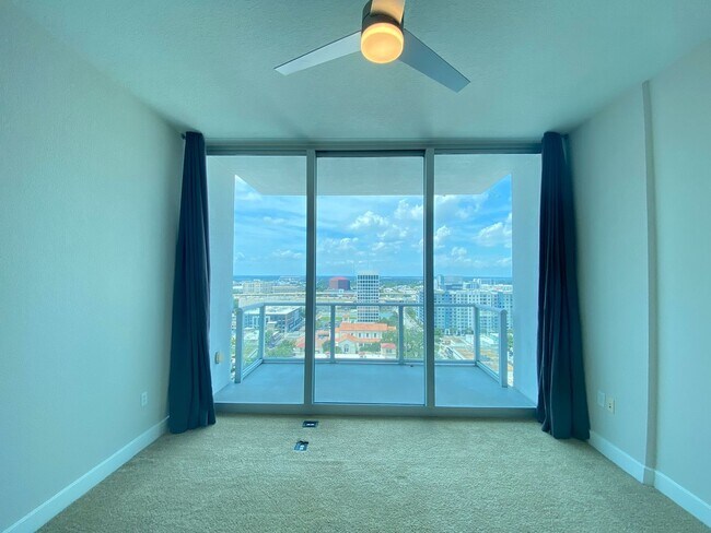 Foto del edificio - 2 Bedroom 2 Bath VUE Condo -- Application ...