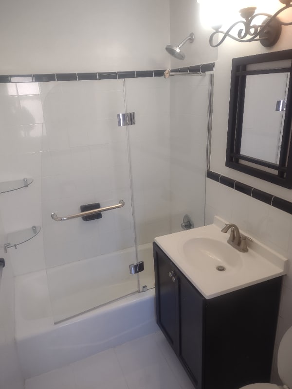 Photo - E. 58th St, 2nd Ave Apartment