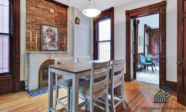 Foto del edificio - Furnished 2-Bedroom Lower Apartment on Prospect Ave