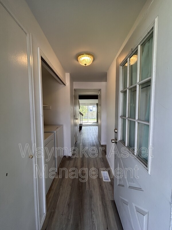 Foto del edificio - 954 Brant Hollow Ct