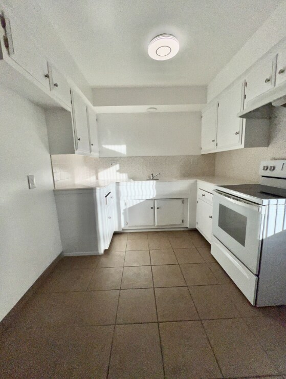 Foto del edificio - 2411 Pattiglen Ave